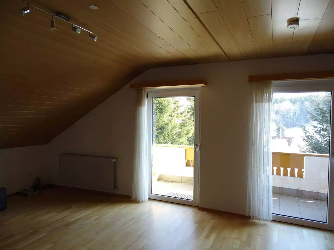 Gro�z�giges Wohnhaus mit Blick ins Gr�ne in Bonndorf-Ortsteil - 10