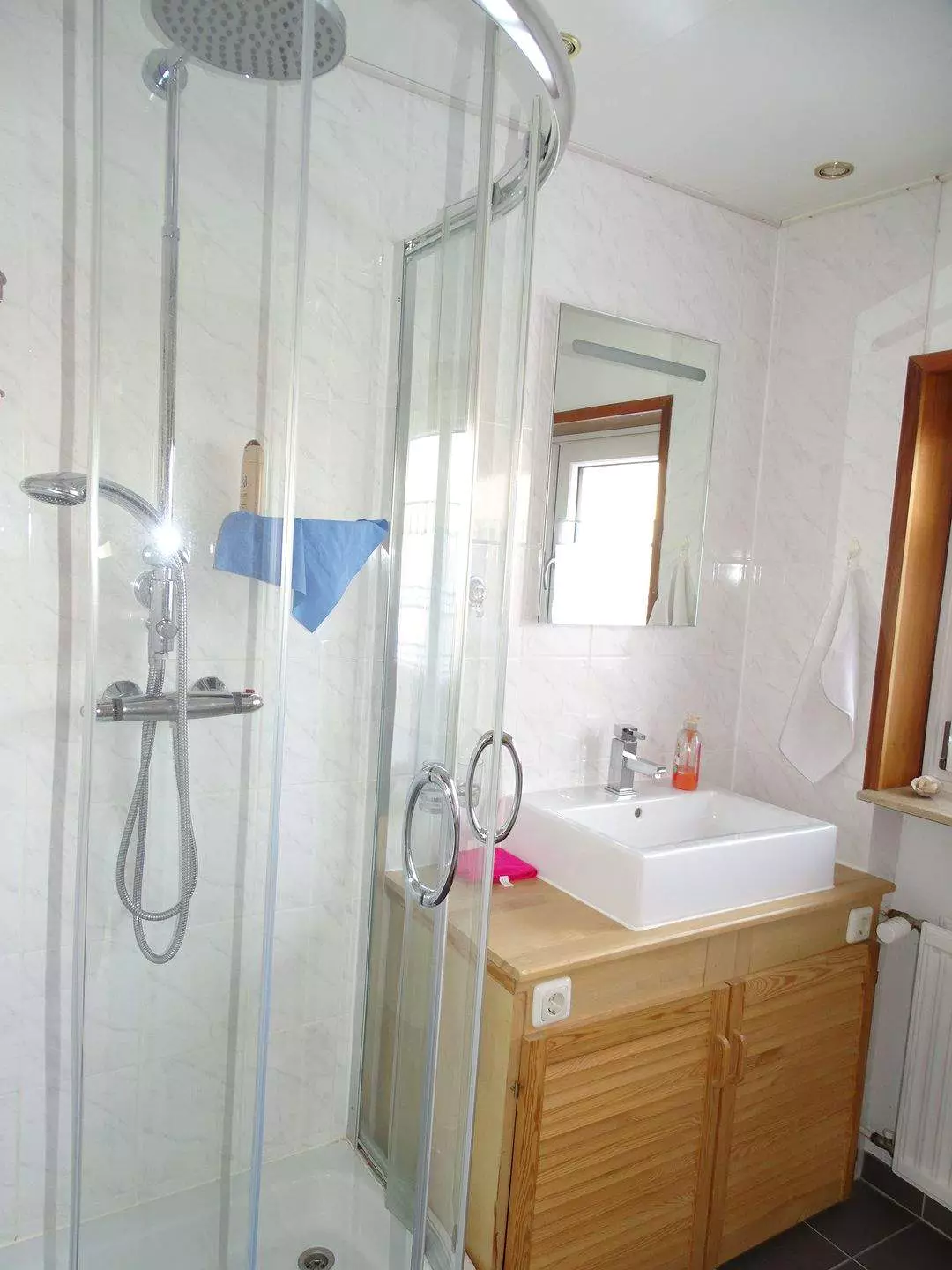 Gro�z�giges Wohnhaus mit Blick ins Gr�ne in Bonndorf-Ortsteil - 5